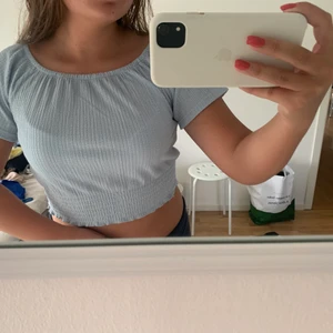 Topp - Jättefin blå topp från nakd. Köptes förra sommarn men har inte kommit till någon användning tyvärr! Storlek S❤️