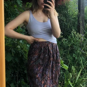 Snyggt lila stretchigt linne - Sista bilden beskriver färgen. Jag säljer ett likadant i blått också! Superfint linne, stretchigt material, passar till allt! DMa för fler bilder och frågor. Köpare står för frakt men jag kan också mötas upp i Lund. Kolla gärna in mina andra annonser 💘