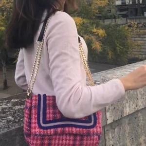 Rosa väska - Frakr ingår i priset! Superfin lilarosa rutig väska från Beck Södndergaard💓 använts ett fåtal gånger men fortfarande i jättebra skick! Skriv till mig för fler bilder😍😍