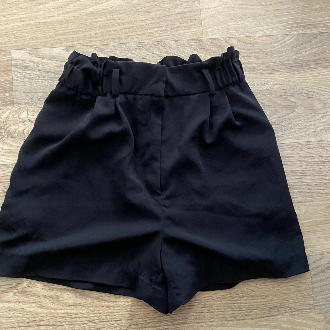 Svarta shorts