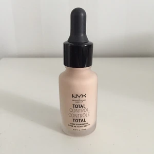 Foundation Nyx - Köptes fel nyans. Använd 1-2 ggr. Frakt ligger på 24kr. Köparen står för fraktkostnaden.