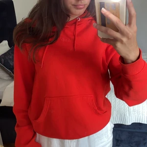 hoodie, orange/röd, strl S - orange/röd hoodie i strl S, knappt använd!!⚡️ meddela ifall du är intresserad! 💕
