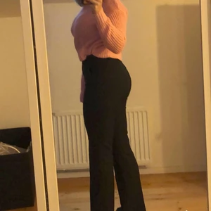 Kostymbyxor - Bikbok kostymbyxor. As sköna och as snygga byxor som tyvärr inte används längre. Pris kan diskuteras💕💕