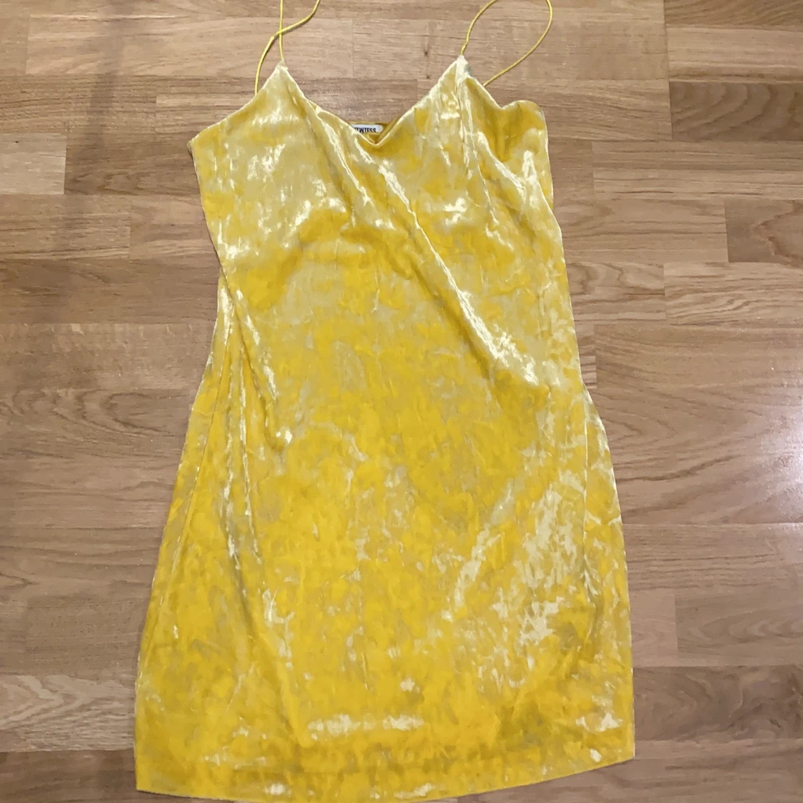 Gul sammet klänning  - 90