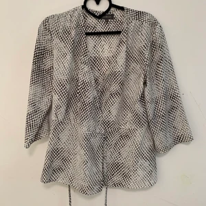 Blus  - Köpt på M&Q i nyskick! Kan skickas mot fraktkostnad.