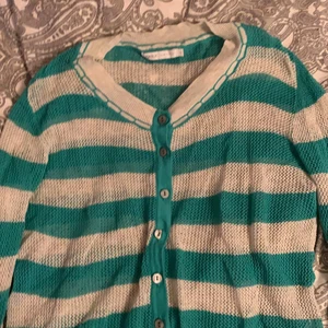 Köpt ifrån ONLY fåtals använda ✨ st M funkar i st s också  - Köpt ifrån ONLY fåtals använda ✨ st M funkar i st s också sitter väldigt fint på man kan även ha de som en kofta 