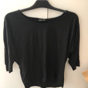 Me&i tröja - Tunn pösig tröja med trekvartsärmar från märket me&i i väldigt bra skick 