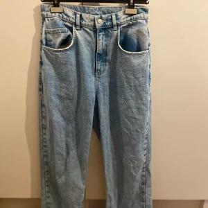 Reclaimed vintage jeans - Säljer dessa snygga highwaisted reclaimed vintage jeans. Skriv i Dm om intresse, köparen står för frakt❤️❤️