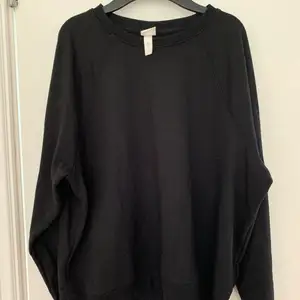Oversized svart sweatshirt från H&M basic!