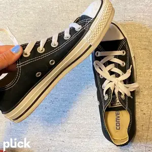 Säljer dessa trendiga converse skor i storlek 36,5! Använda ett par gånger men ändå väldigt bra skick☺️ Skriv privat för mer info. ❕Pris + Frakt❕