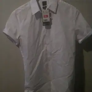 Summer shirt with short sleeves