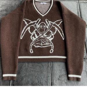HCW REAPER - Säljer min heavencanwait reaper knit. Stolek S. Den är ds dvs aldrig öppnad. Buda från 1200 kr. Köp direkt för 1700. Bilderna är tagna från deras Instagram. Skriv privat ifall du vill ha fler bilder. Köparen står för frakt. Men kan också erbjuda meetup i Göteborg. Ha en fortsatt trevlig kväll 