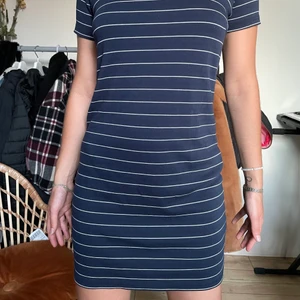 Vila Sommar Klänning - Klänning i strl xs. Nyskick! 