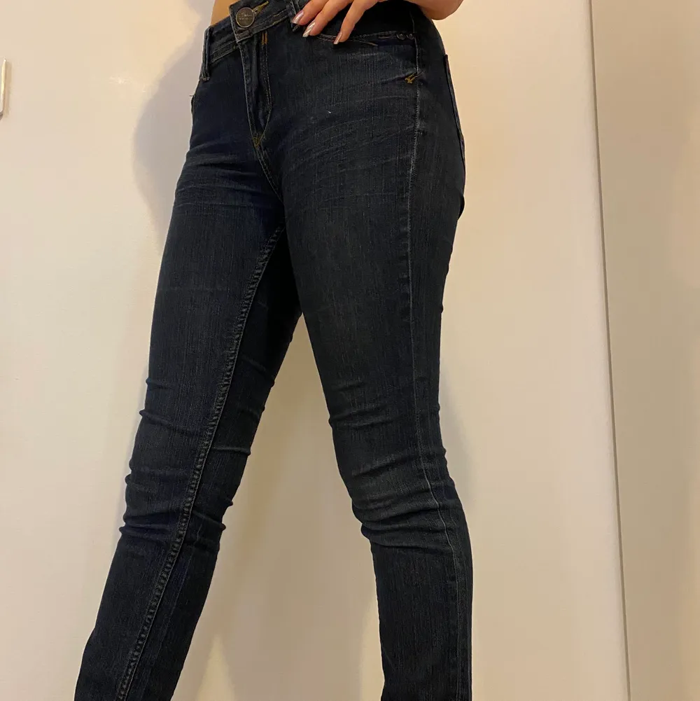 Mörka skinny jeans jeans. Stl w26 S-XS. Pris:60kr. Jeans & Byxor.