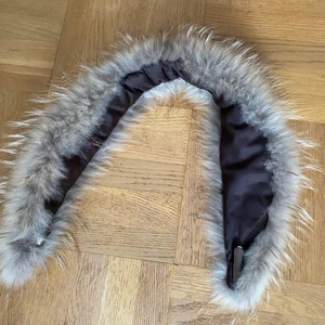 Pälskrage - Som helt ny och pris diskuteras.  Köpte den för 1500 kr