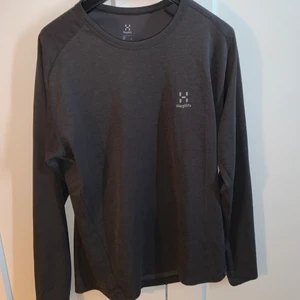 Haglöfs tröja - Super fint skick. Herr storlek men använts för dam. 