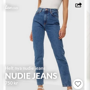 Nudie jeans - Breezy Britt modellen. Helt nya, endast testade. Stl 27 30. Säljer då de tyvärr är för stora. Nypris 1399