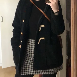 Duffeljacka - Säljer världens sötaste jacka/kappa 🥺 Märket GAP och den är i storlek L, sitter dock perfekt på mig som bär S/M. Köpt i England. 