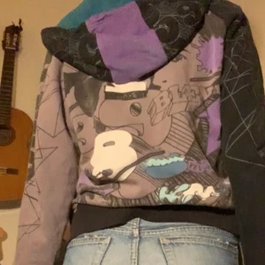 Huvtröja - En svart ärm och en grå ärm. Zip up från blend