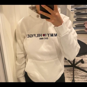 tommy hilfiger kosta - supersnygg hilfiger, knappt använd. storlek xs kan passa s
