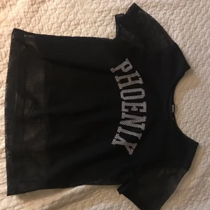 Svart ”Phoenix” T-shirt  - Är bara see through längst ner på tröjan. Inga fläck eller hål.