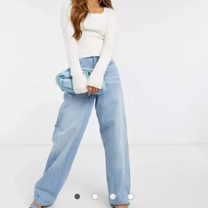 & other stories topp NYSKICK - Säljer denna sjukt snygga tröja i alpackablend i storlek L, nyskick med prislappen kvar!!! Säljer denna då jag råkat köpa fel storlek. Skulle säga att den passar både M och L då den är stretchbar. Ordpris ca 870kr. Kom med bud, börjar från 230!!!