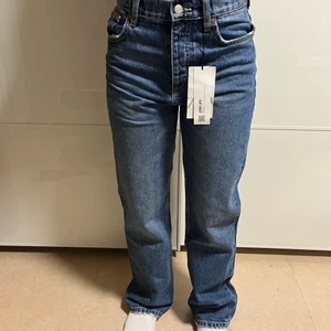 Zara jeans, storlek 34 - Helt nya och oanvända. 