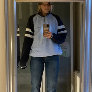 Vintage sweatshirt  - Vintage sweatshirt från Champions köpt på secondhand 