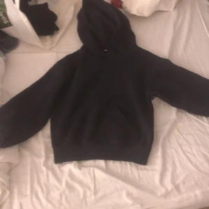 Mörkblå nyc hoodie - Skön,snygg