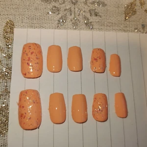 Lösnaglar - Glitter - Superfina lösnaglar med glitter✨ Kolla min bio för mer info😊