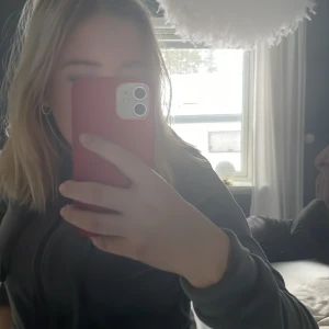 Mobilskal RÖD,GENOMSKINLIG,STJÄRNOR  - säljer jätte fina skal!! alla är i storlek iphone 12/12 pro och är i superbra skick❤️❤️vi kan diskutera om priset ❤️