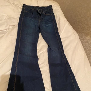 Jeans från salt xs/s - Användning 1 gång då dem blev för små för mig fin skick  pris kan diskuteras.