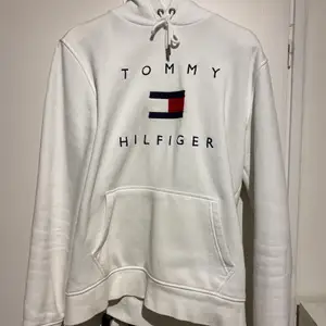 Tommy Hilfiger vit hoodie i storlek L