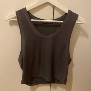 Linne strl. XL! - Grått linne i storlek XL från Zara! Säljer det för 50kr då det tyvärr är förstört för mig!