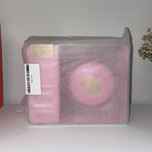 I förgen pink pearl. Helt ny i oöppnad förpackning. Nypris 1990kr