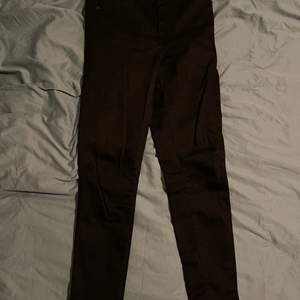 Svarta ”Mile High Super Skinny” jeans från Levis.                             Original pris- 999kr