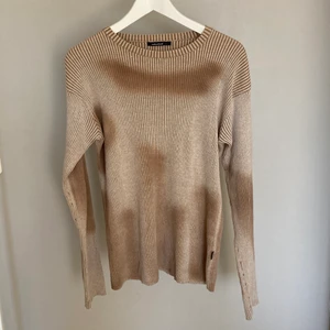 Unik tröja - En cool tie dye tröja! Strl L men formar sig efter din kropp🤎