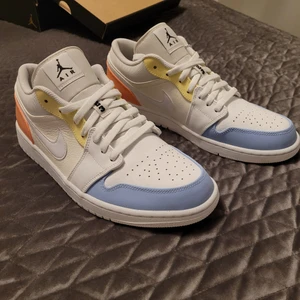 Nike Air Jordan 1 Low To My First Coach  - Helt nya oanvända jordan 1 low. 