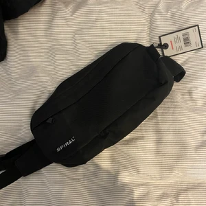 Väska - Väska från spiral, prislapp finns kvar