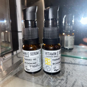 Ecooking Vitamin C serum - Säljer två helt nya Vitamin C serum från Ecooking. Helt nya och oanvända, nypris 450-550kr. Säljes för 170kr/st eller båda för 300kr. Frakten står köpare för (brev eller spårbart).😊