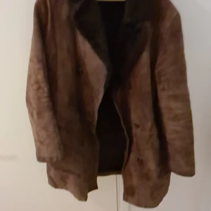 Stl medium/Large - Elegant äkta mockarock ,köpt i Tyskland