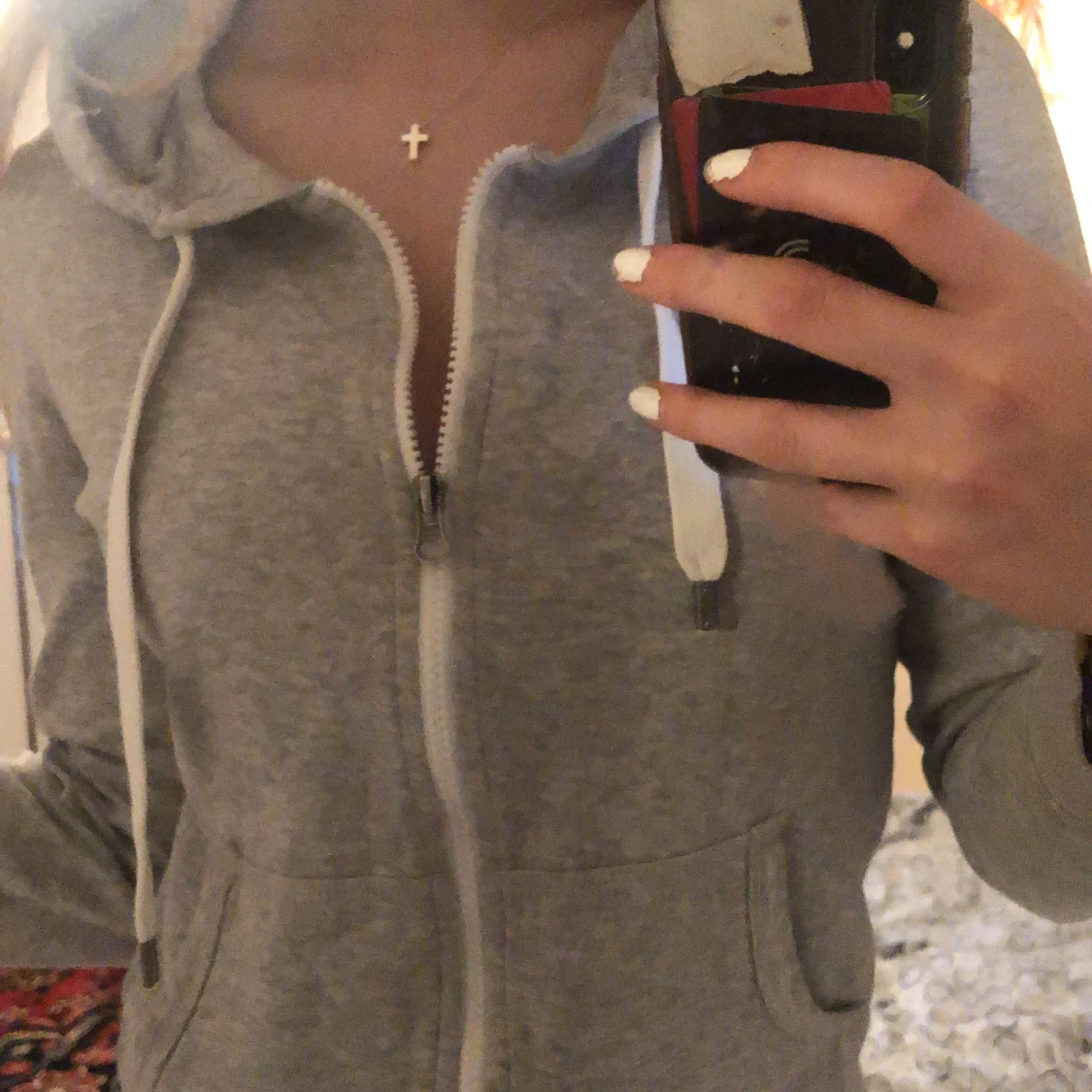 Snygg grå hoodie - 91