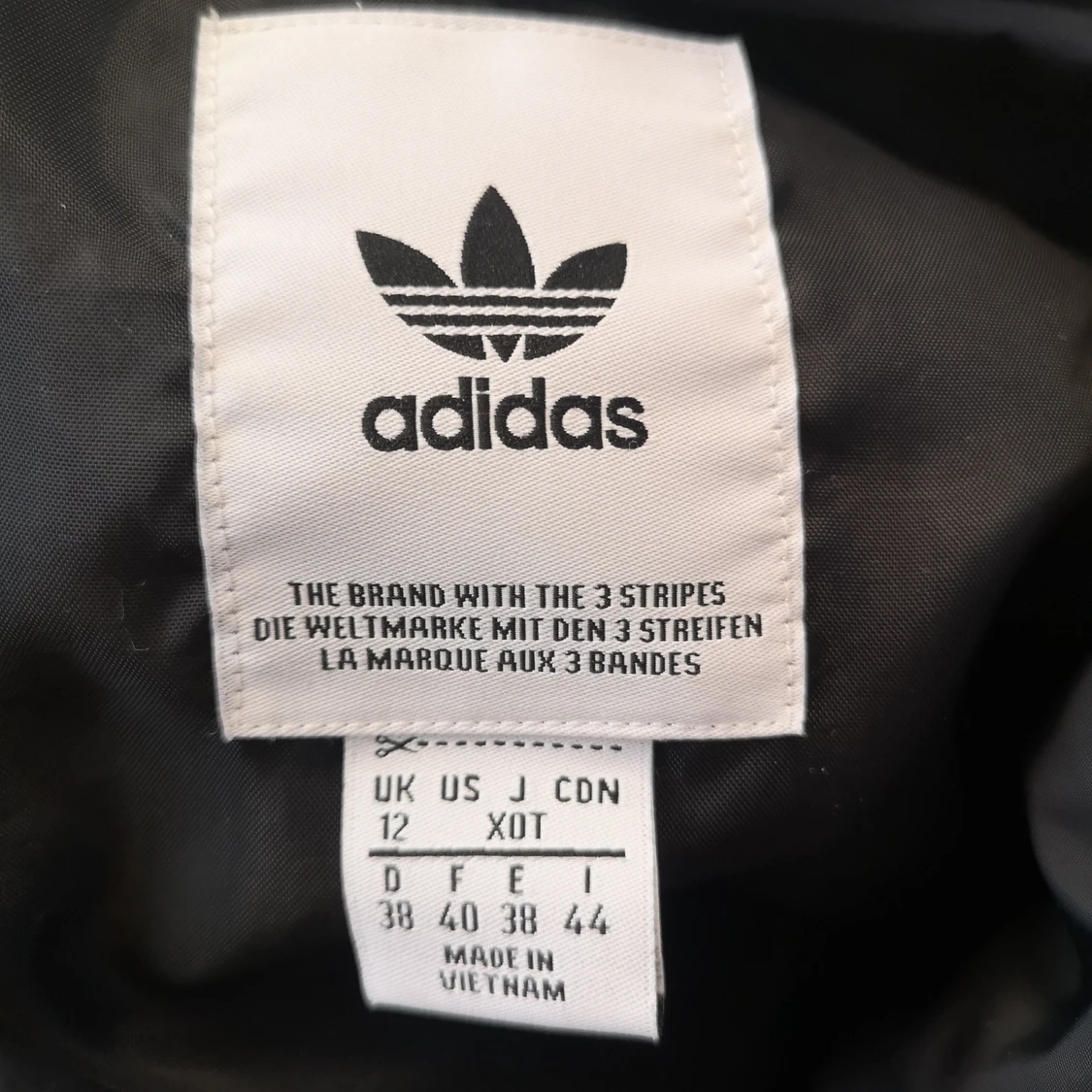 SLUTSÅLD Adidas puffer jacket - 90