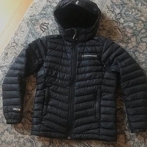 Peak performance jr  - Peak performance jr jacka strl 150. Inga skador. I väldigt gott skick. 