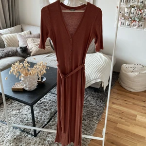 SÖKER!  Denna klänning - Söker efter denna klänning från Lindex i strl S