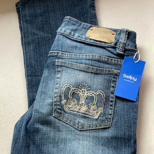 5 pm jeans  - Säljer mina unika asballa lowrais bootcut jeans, de liknar märket Victoria Beckham jeans. Dom har fin passform, perfekta i längden på mig som är 1,73.  såå skönt material och så himla fina ditaljer!    (Köp Direk för 400).  Hör gärna av er om ni har frågor <3 