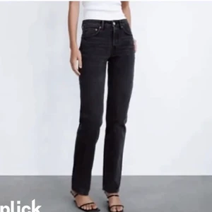 BYTER!!! - Undrar om någon vill byta sina svarta mid Rise jeans från zara mot mina fast i storlek 34! Jag beställde 36 men dom var tyvärr för stora! Skriv om ni har en 34 och vill byta🙌🏼💘