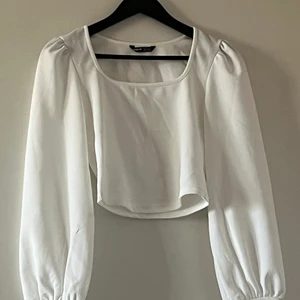 Shein topp  - En så himla fin tröja från Shein. Men tyvärr för liten för mig. Storlek S/34 på tröjan. skulle säga att den är mindre i modellen.