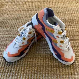 Nya New Balance Sneakers - Nya oanvända New Balance ML850YSG Storlek 40.5  Slängt lådan tyvärr. Endaste provade. #sneakers