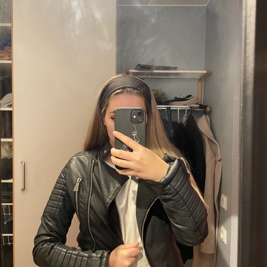 Svart skinnjacka  - 90